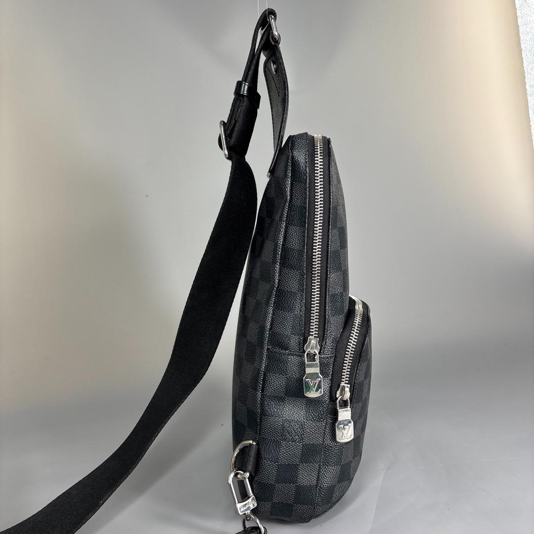 極美品 ルイヴィトン ダミエグラフィット アヴェニュー スリングバッグ ブラック