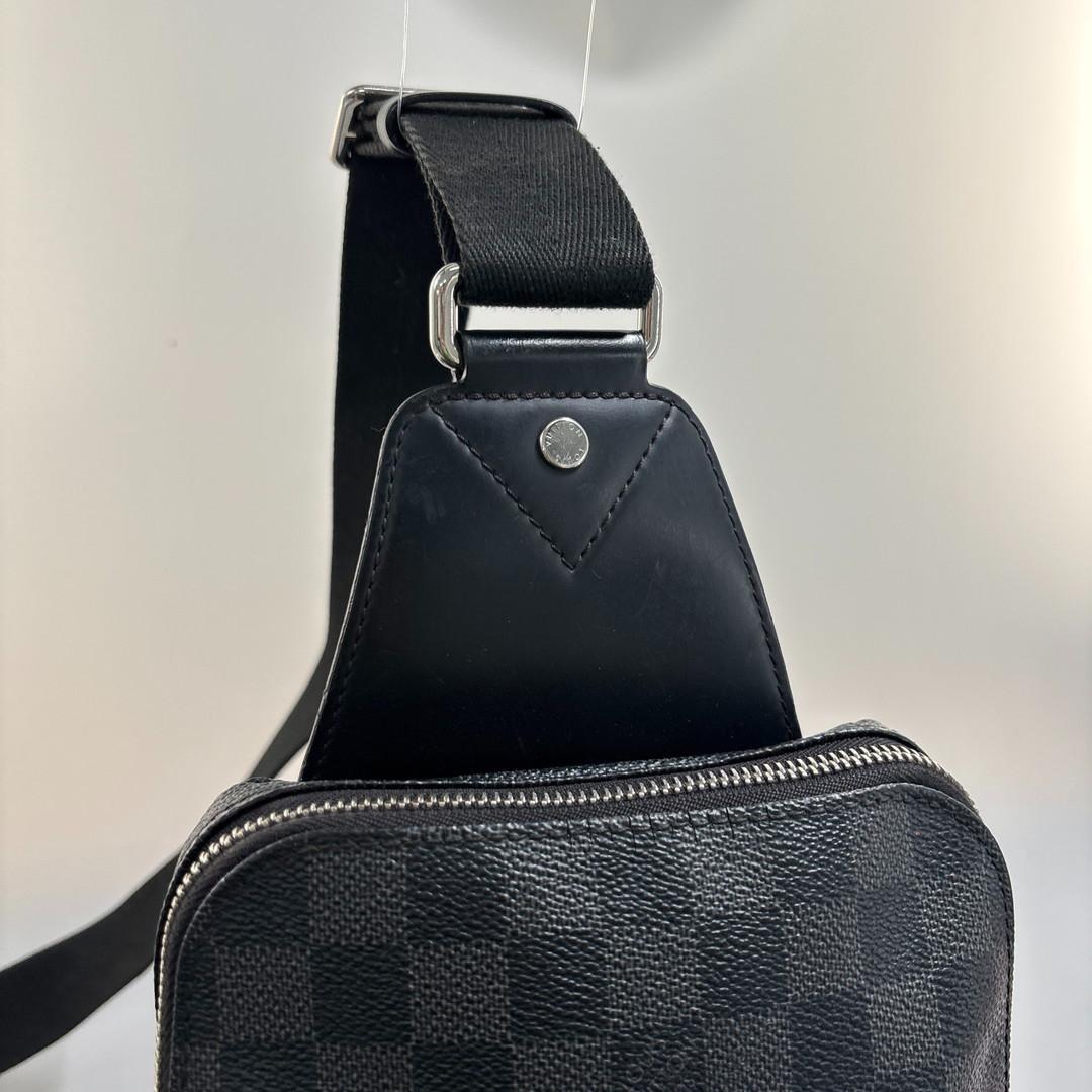 極美品 ルイヴィトン ダミエグラフィット アヴェニュー スリングバッグ ブラック