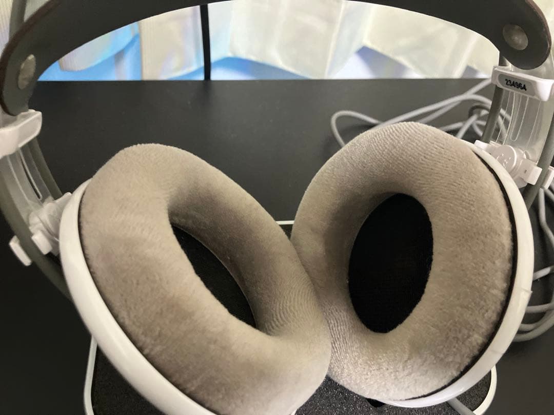 AKG K701 開放型ヘッドホン【動作確認済み】