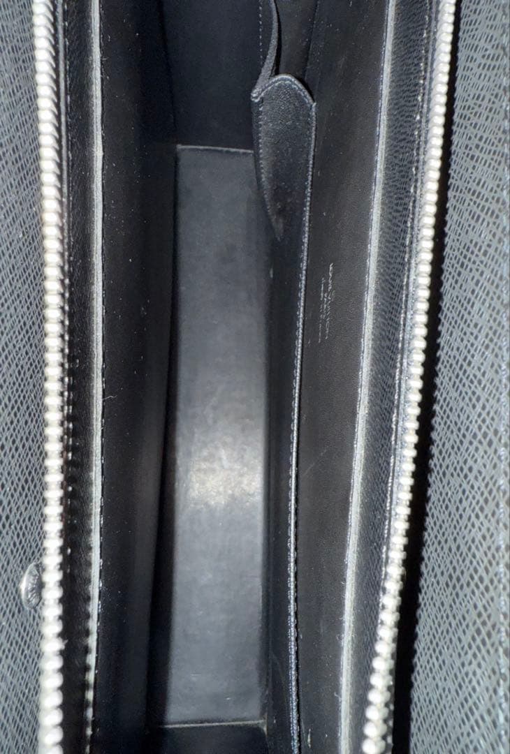 ルイヴィトン タイガ ポルトドキュマン ロザン アルドワーズ ブラック