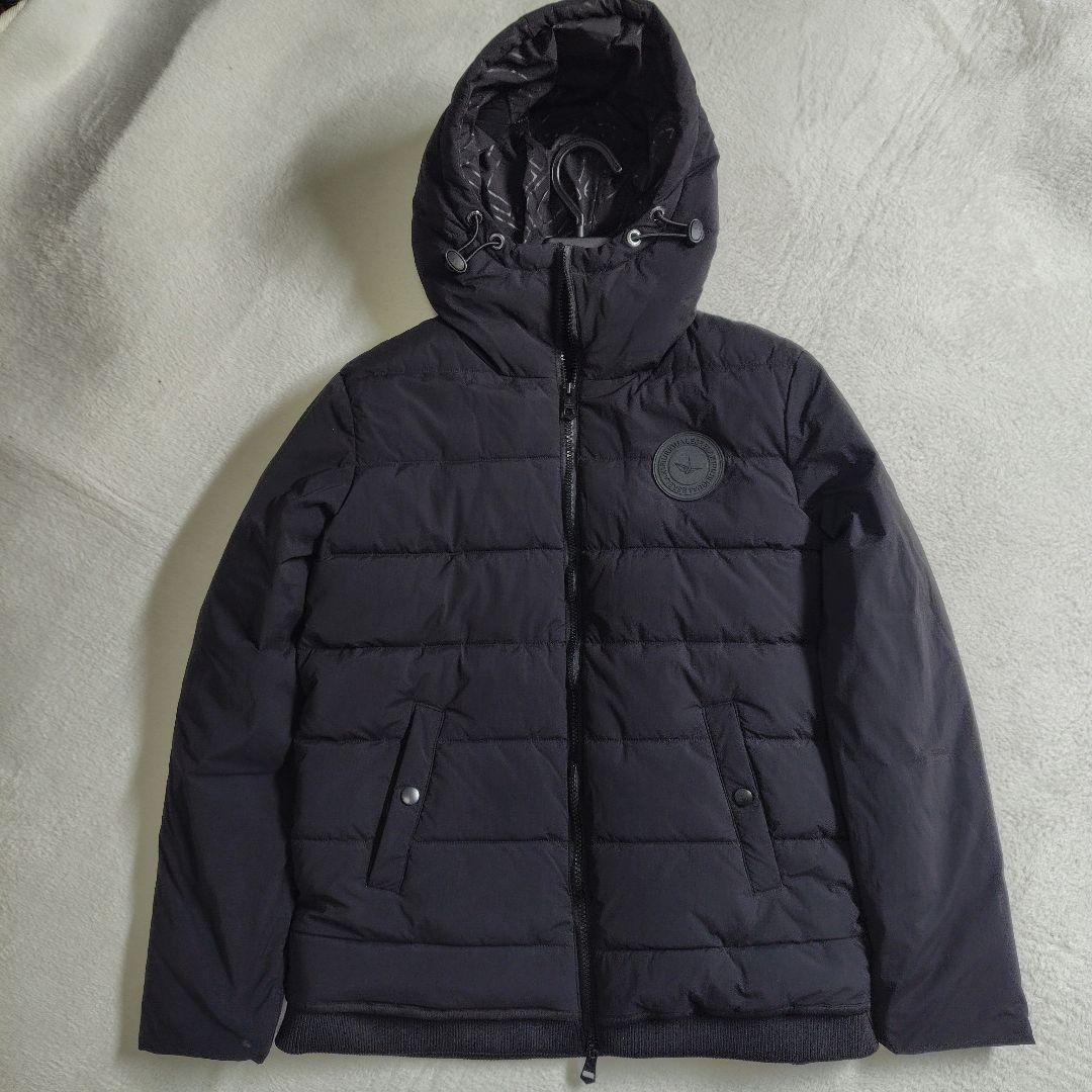 極美品　ウノ ピゥ ウノ ウグァーレ トレ　ダウン　ワッペン　総柄　ビッグロゴ