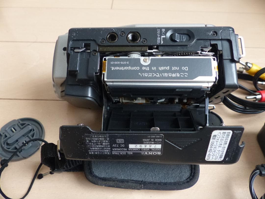 【リモコン・カラー説明書付き】SONY ハンディカム DCR-TRV8