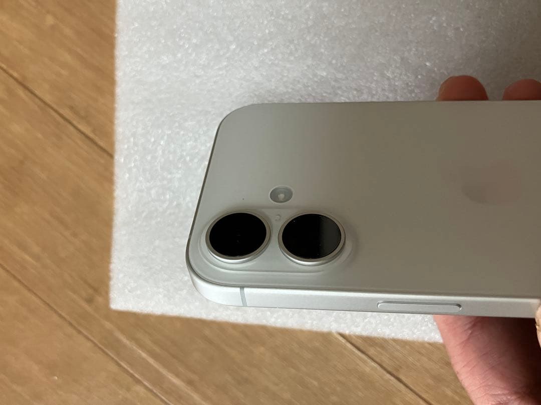 iPhone17 256GB ホワイト　充放電回数2回　Appleケア27年9月