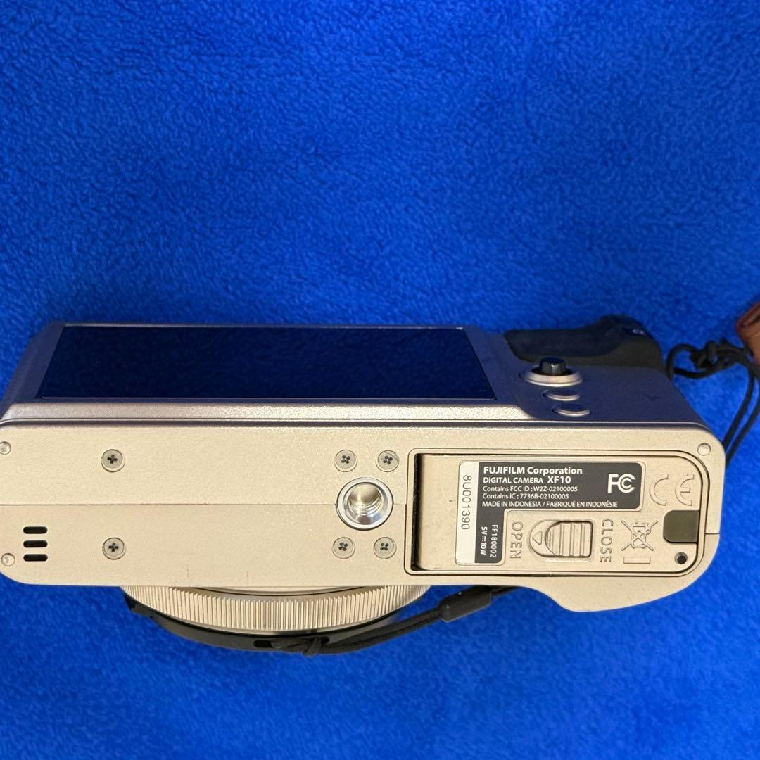 【新品同様】FUJIFILM XF10 ゴールド コンパクトデジタルカメラ