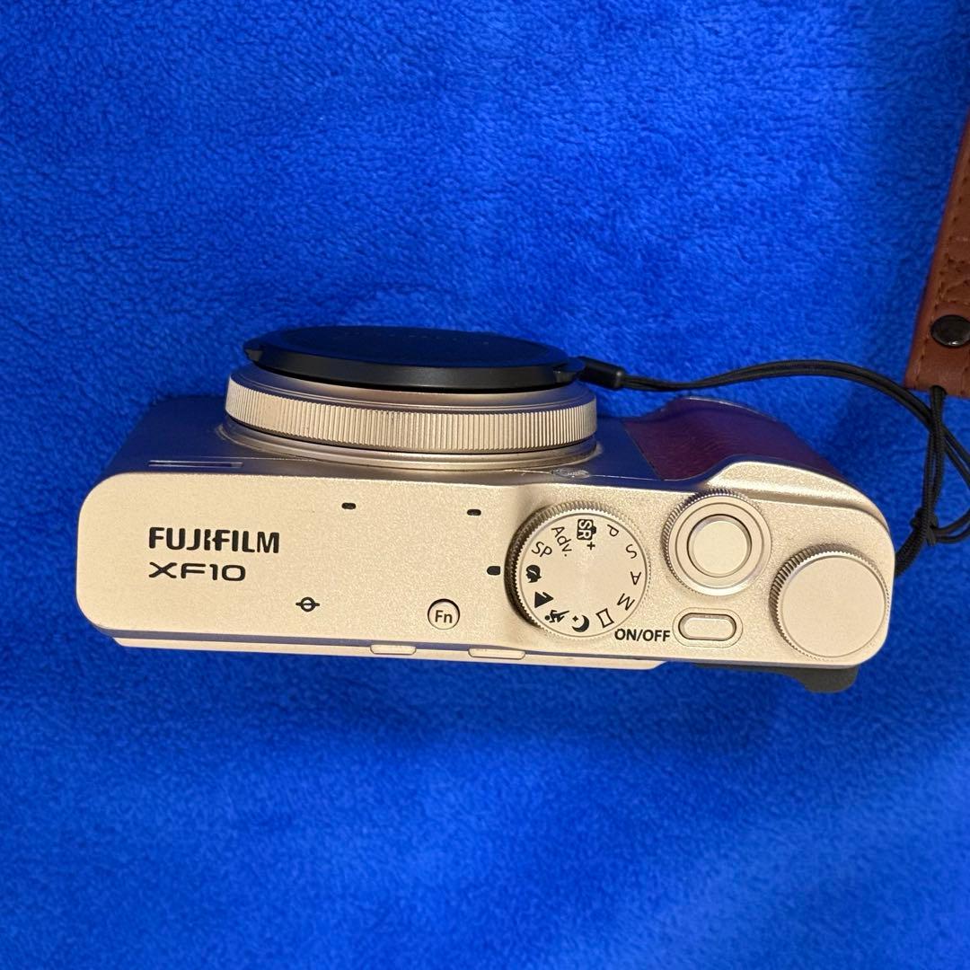 【新品同様】FUJIFILM XF10 ゴールド コンパクトデジタルカメラ