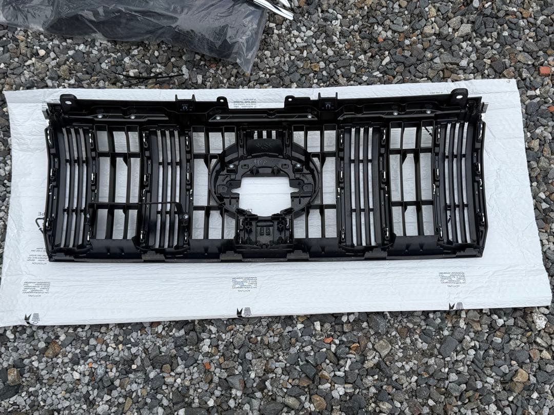 150プラド後期　純正グリルセット