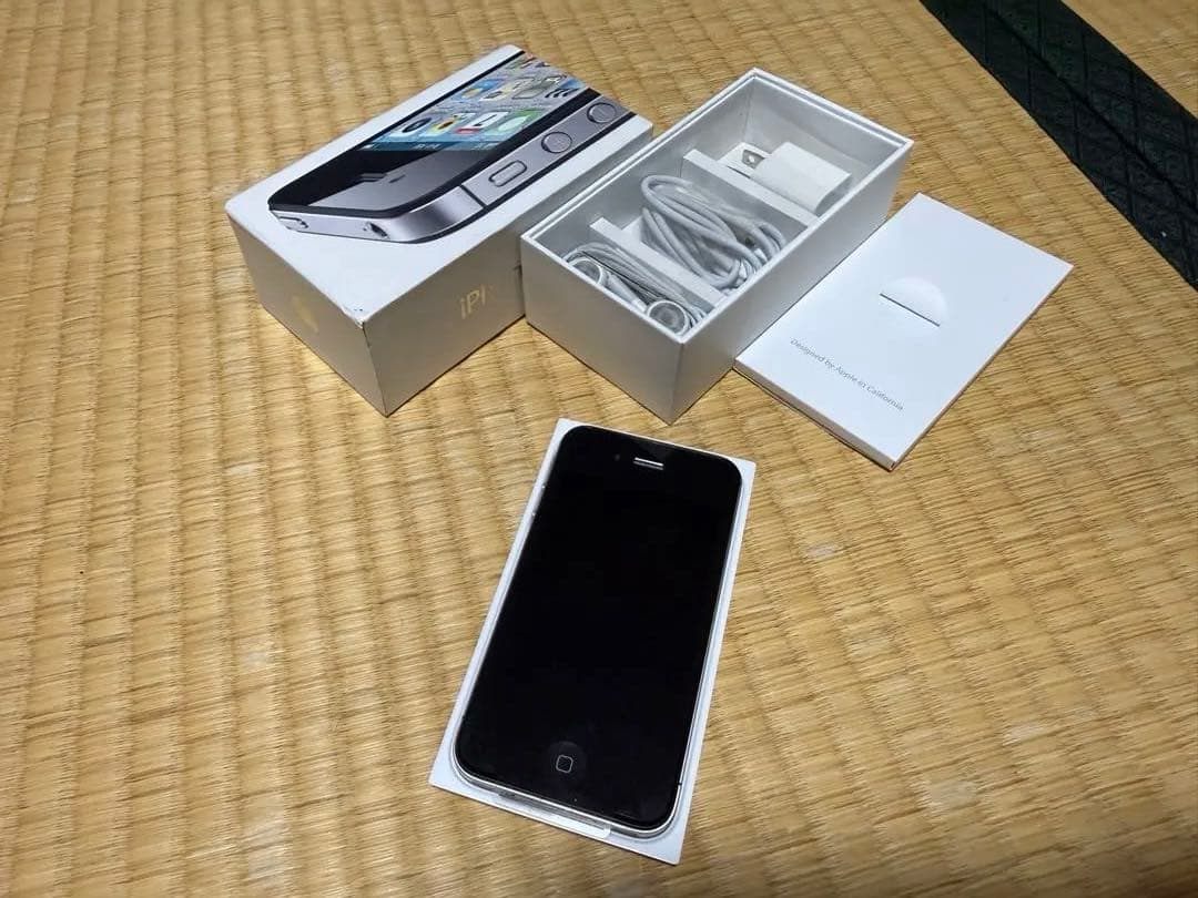 【希少】iPhone4s 64GB ブラック 新品交換後保管品（箱・付属品付）