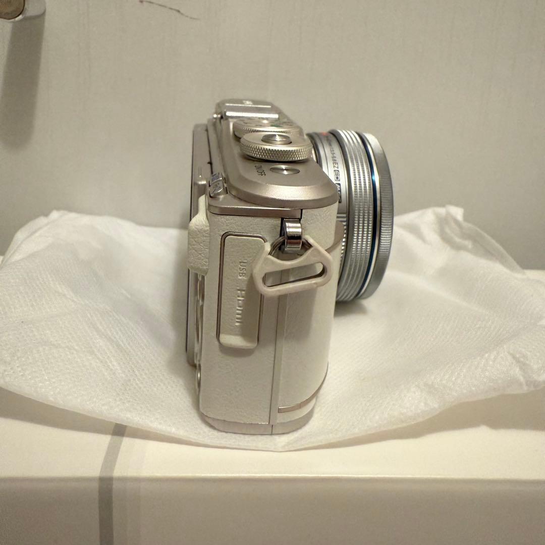 OLYMPUS PEN E-PL10 シルバー 14-42mm