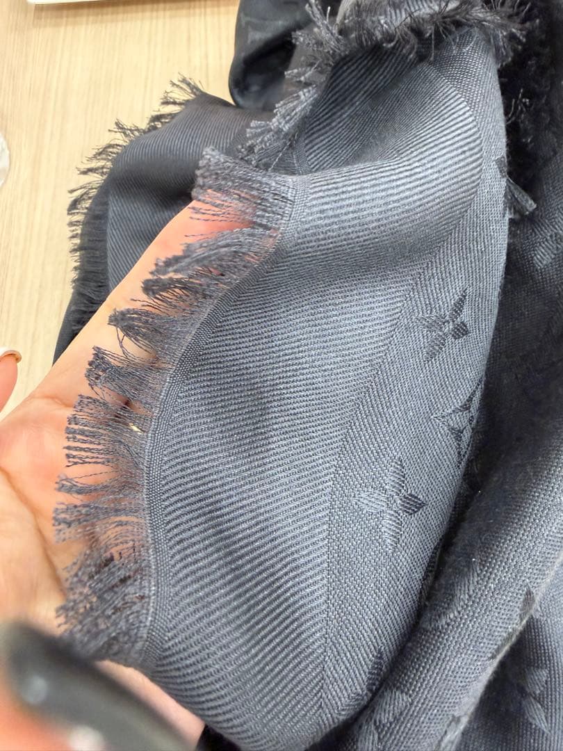 LOUIS VUITTON グレー ストール