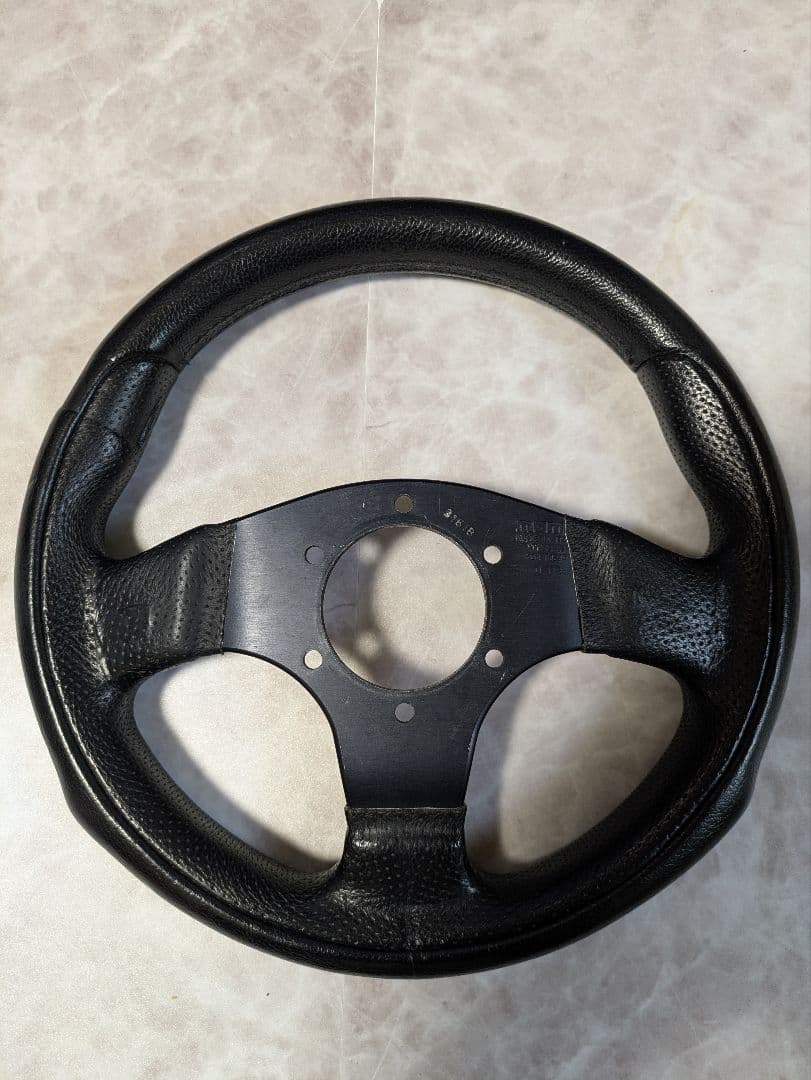 momo ステアリング 28cm