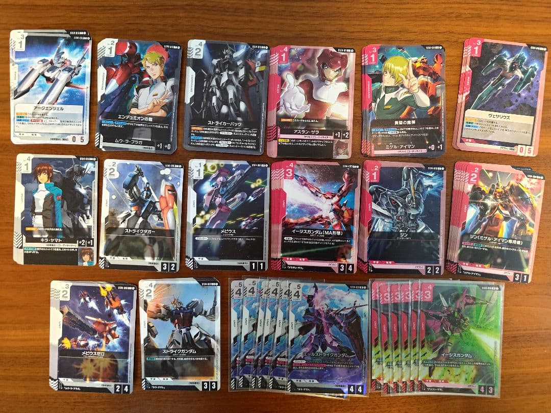 ガンダムカードゲーム 引退品 カード2000枚以上 サプライ付き