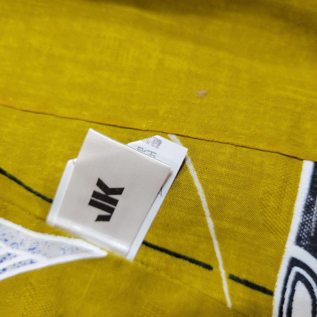 コシノジュンコ　蝶がインパクトある絵模様を見せる注染めの浴衣です