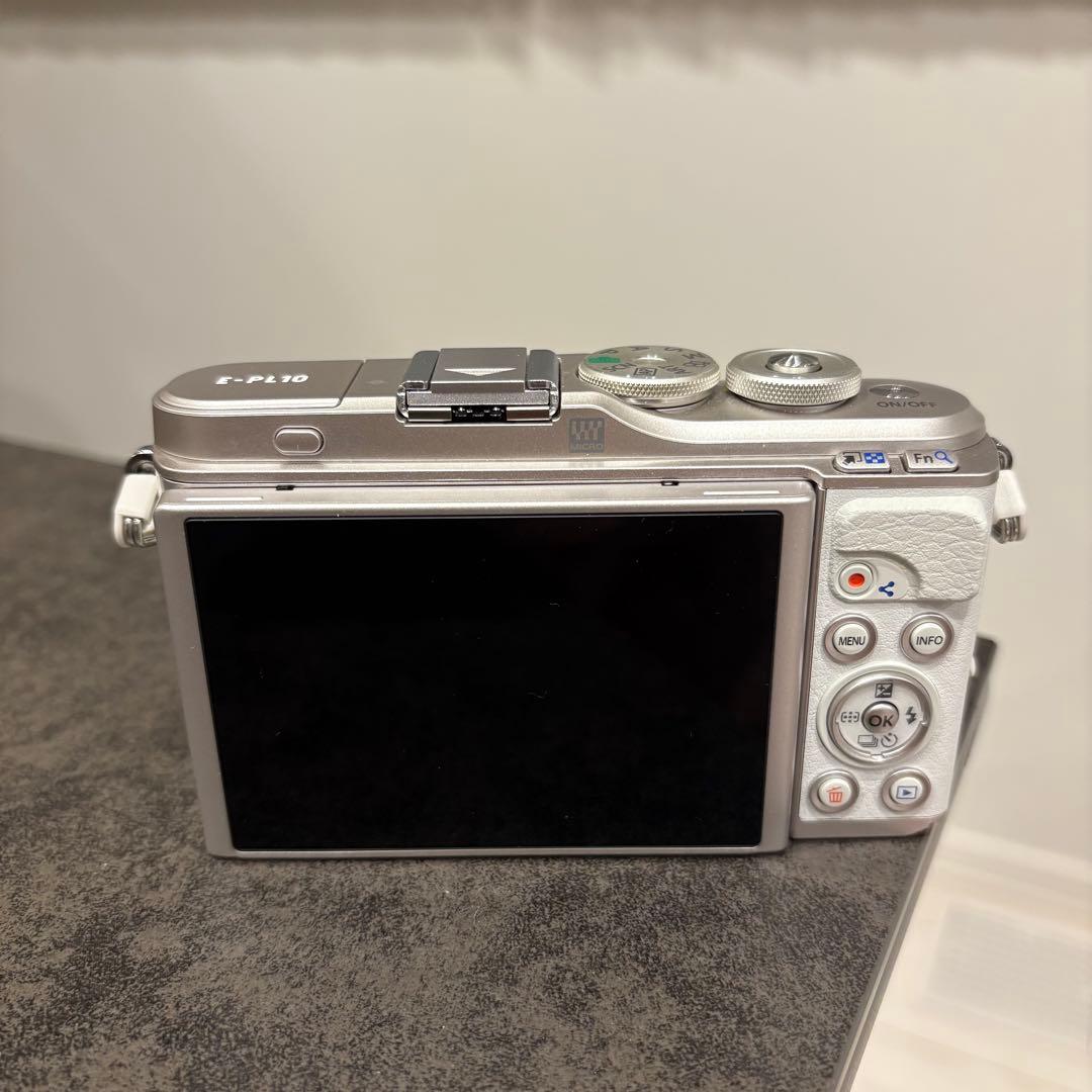 【美品】OLYMPUS PEN E-PL10 ダブルズームキット ホワイト