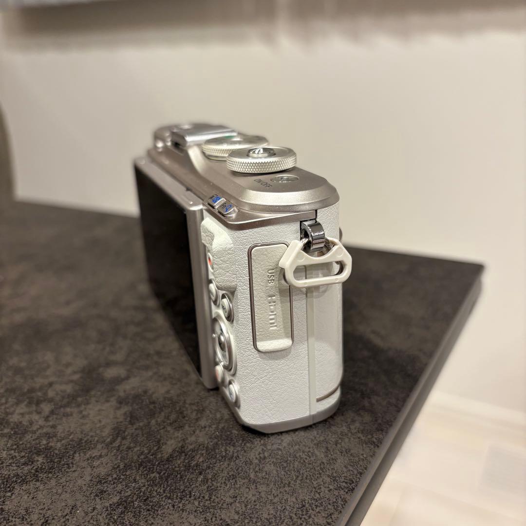 【美品】OLYMPUS PEN E-PL10 ダブルズームキット ホワイト