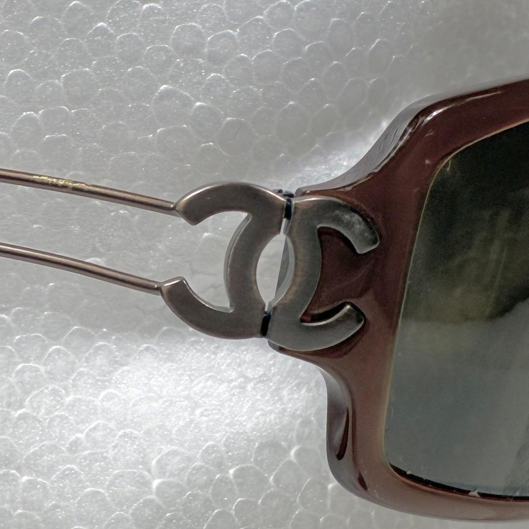 おしゃれ ★ シャネル ココマーク付き サングラス ブラウン レザーケース付き