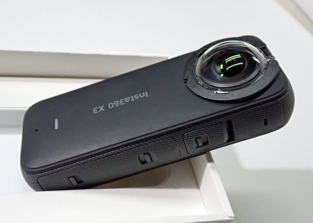 Insta360 X3 (着脱レンズガード付)　と　バッテリー3個