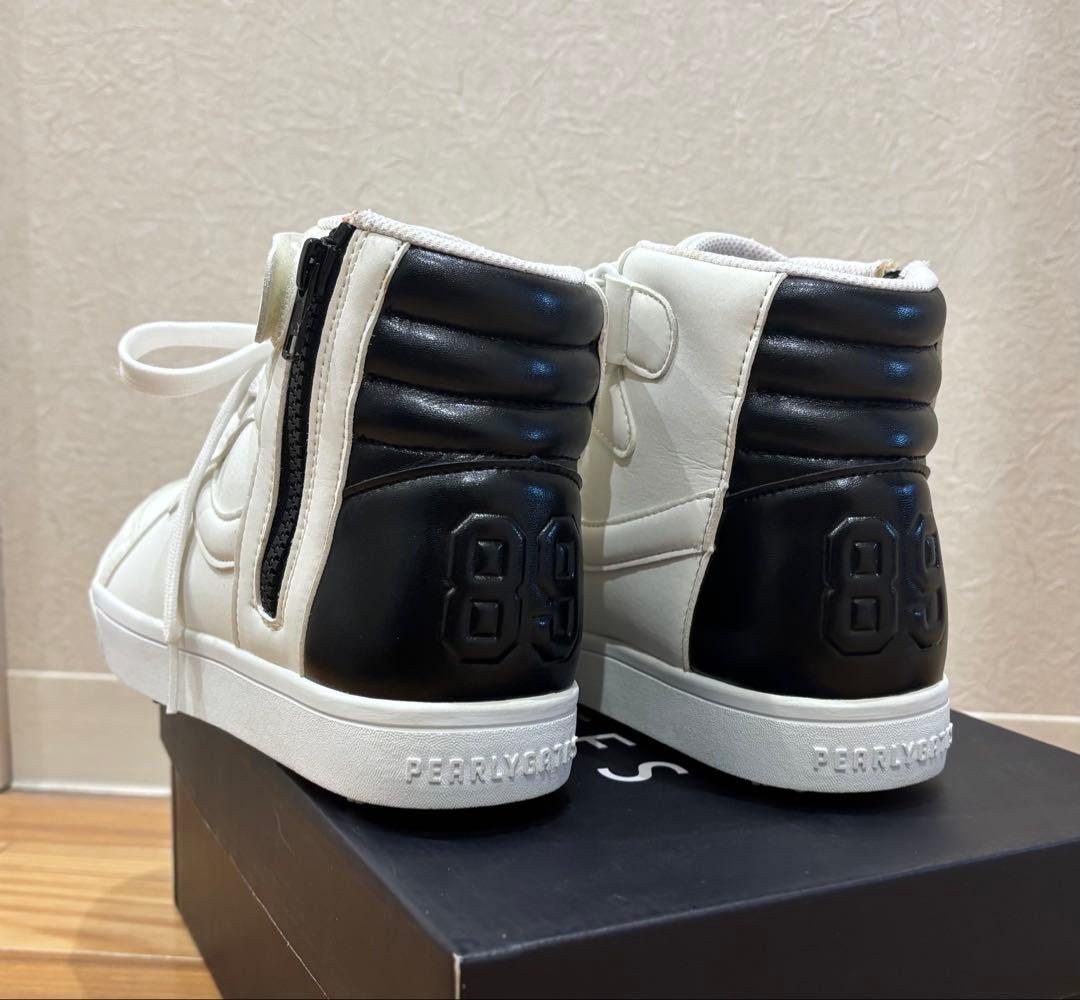 パーリーゲイツゴルフシューズ 【白と黒のコンビのハイカット】