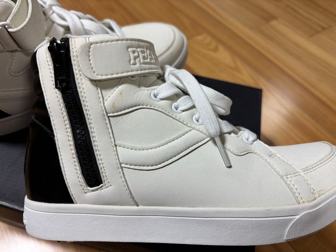 パーリーゲイツゴルフシューズ 【白と黒のコンビのハイカット】