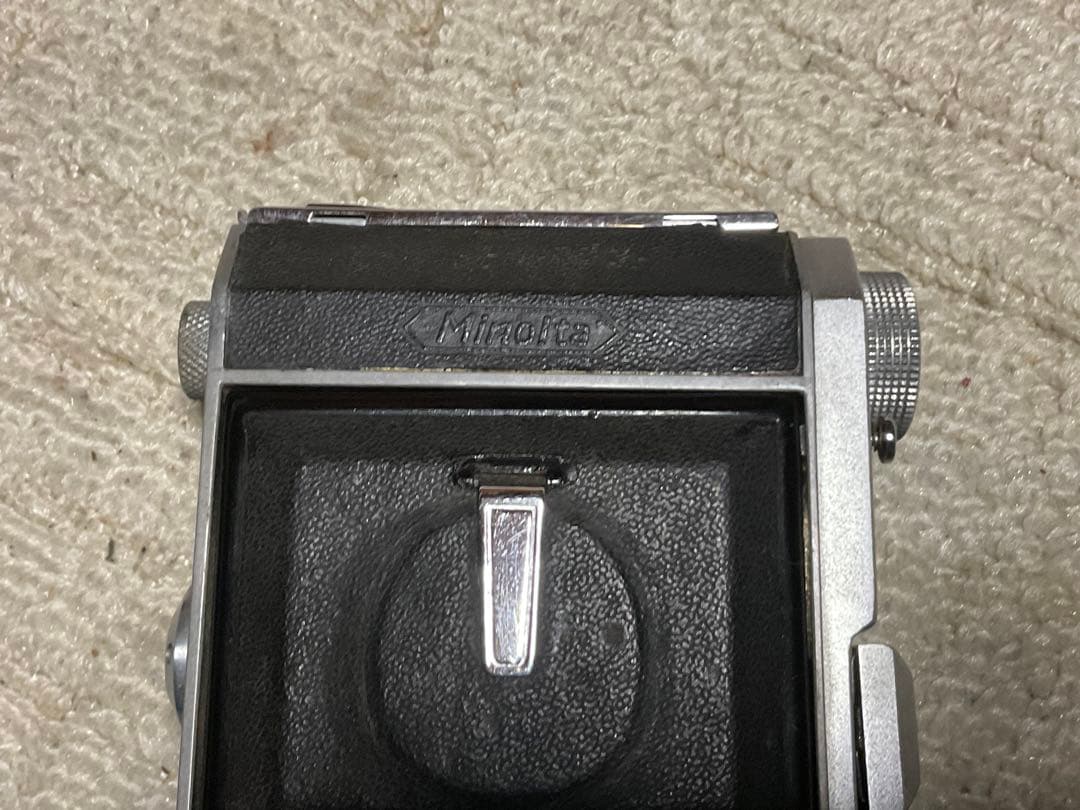 ミノルタ・蛇腹式カメラ、型式不明　年代不明？【蛇腹破れ無しだが、表面ヒビ有り】。