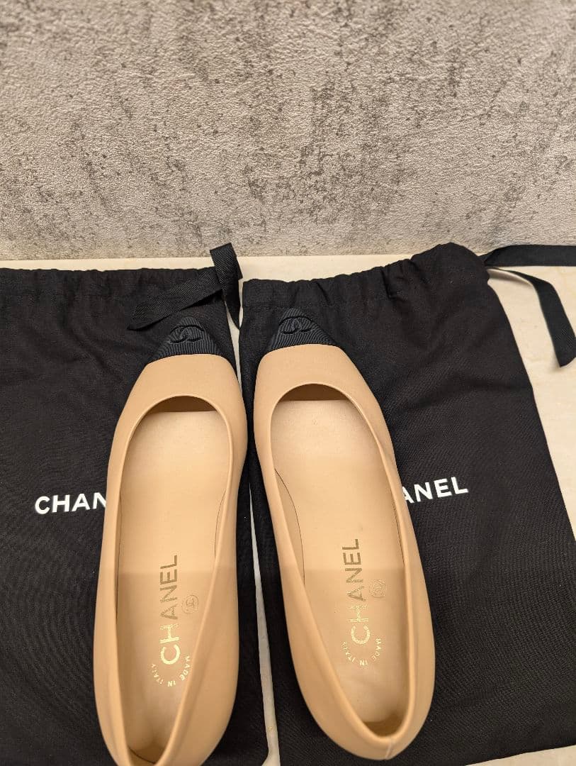 CHANEL ベージュ ブラック トゥキャップパンプス