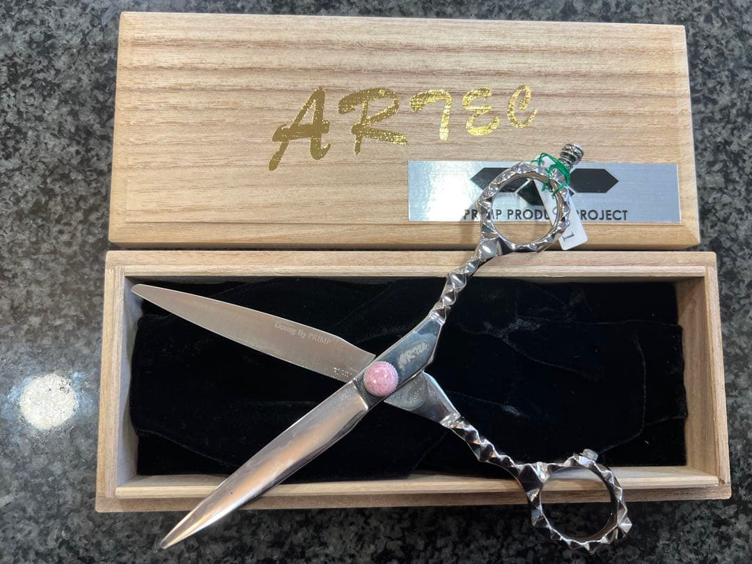 Itami 、【新品】ARTECプロ用シザー 木製ボックス付き