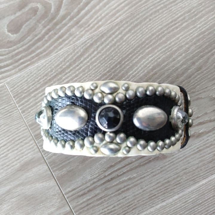 ウルフズ⭐︎約35㎜スタッズレザーブレスレット