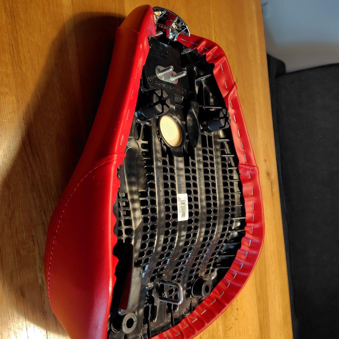 HONDA C125 純正シート