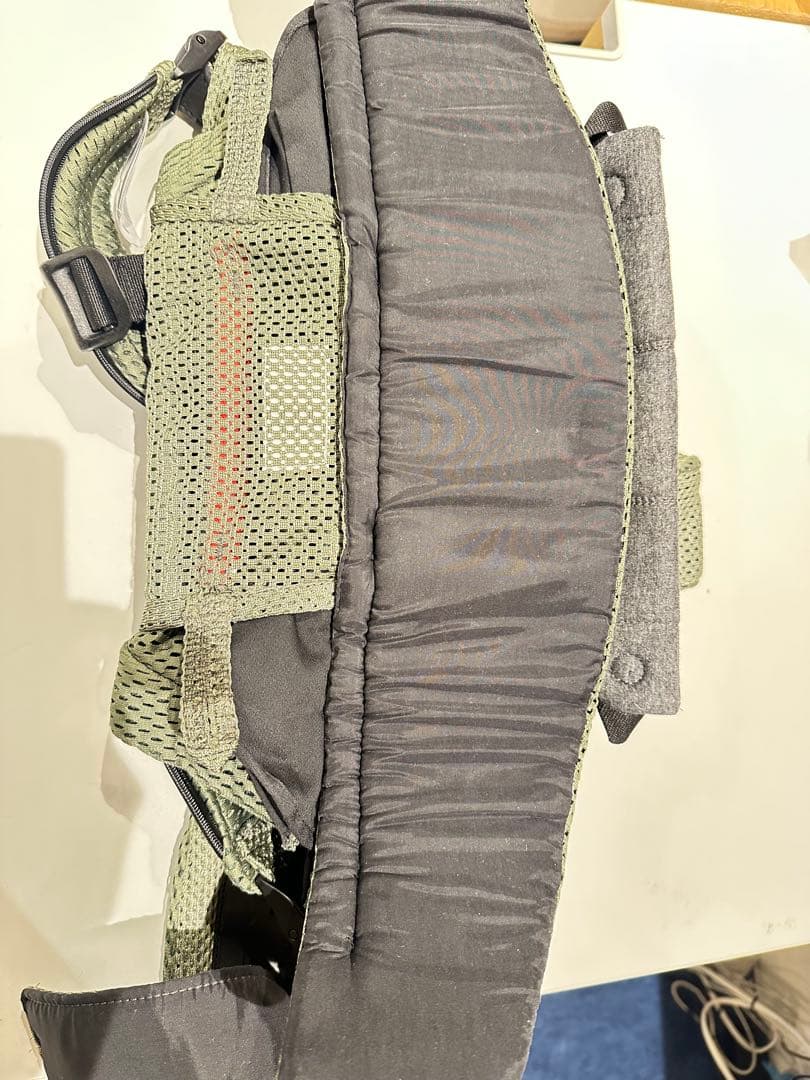 ●美品● ベビービョルン　抱っこ紐　ハーモニー　ダークグリーン