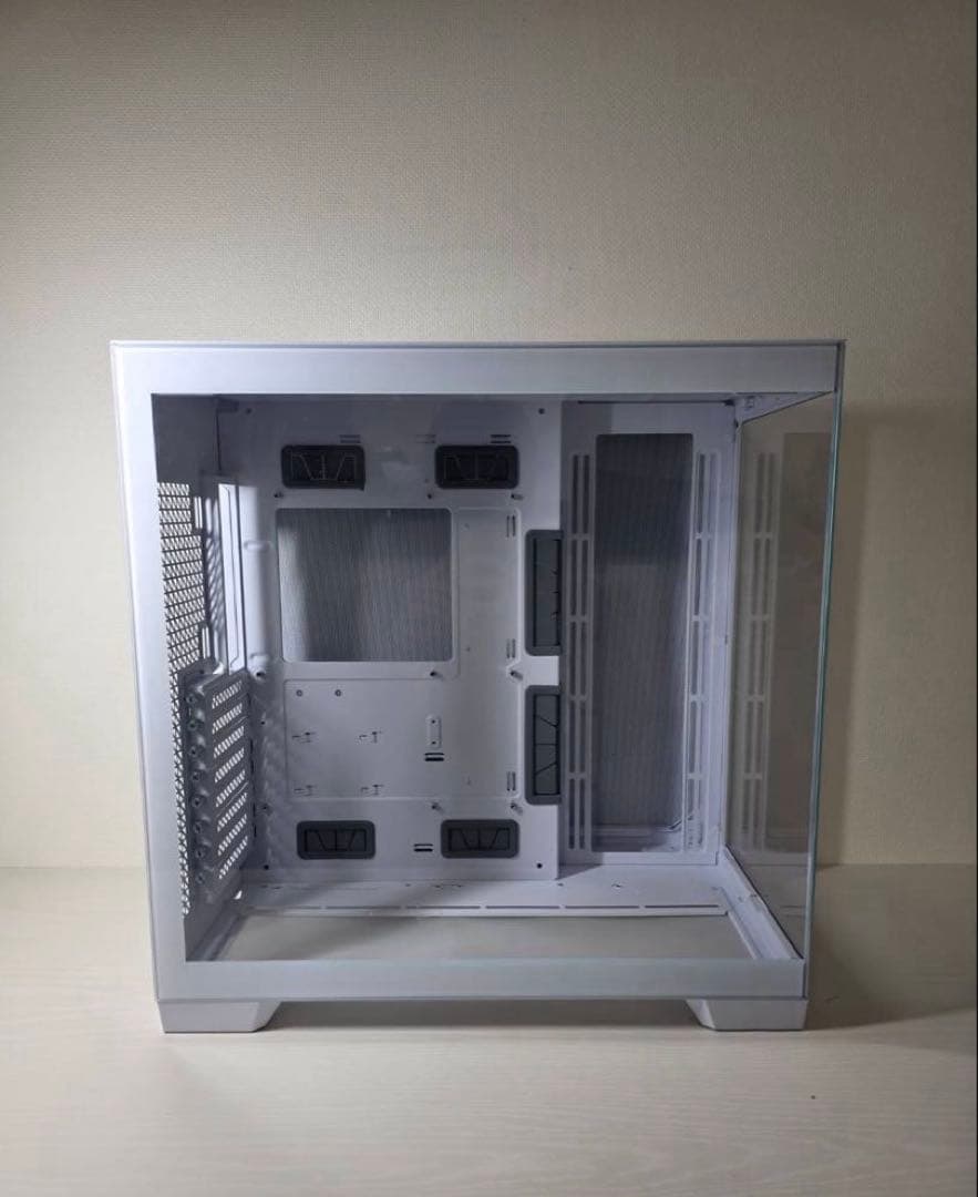 E-ATX フルタワーPCケース Constellation C8 White