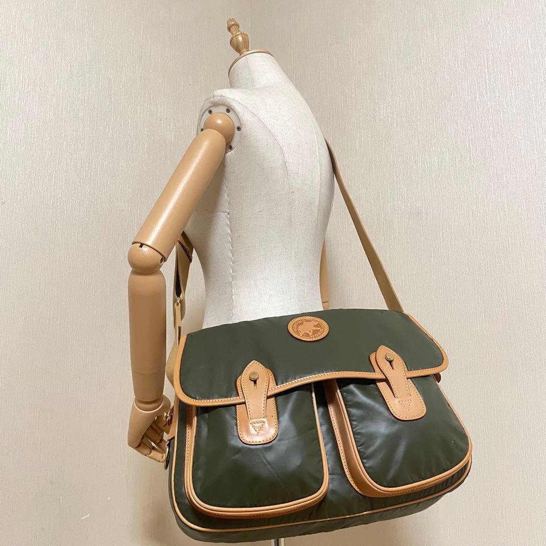 美品 ハンティングワールド メッセンジャーバッグ バチュークロス A4収納可能