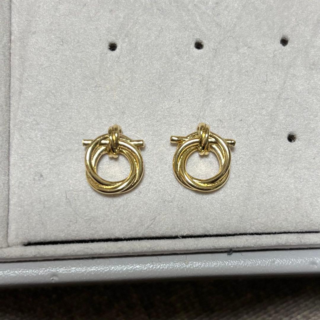 フェラガモ ガンチーニ ピアス