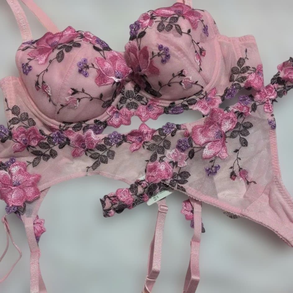 サルート　ピンク 花柄　ブラC85TバックLガーターベルトM3セット　色移りあり