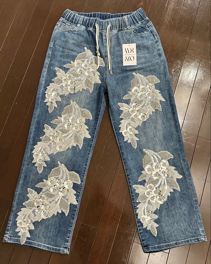 ANDREA&CO.　デニムビジュー刺繍パンツ 新品タグ付き