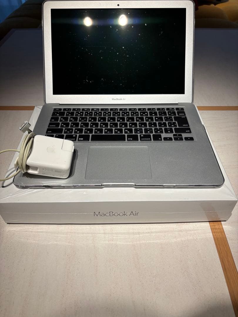 p*g様 MacBook Air (macOS Monterey) 充電器付き