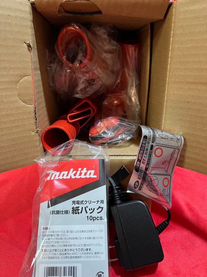 マ*エ様 Makita 充電式クリーナ　CL103D（新品未使用）オレンジ色　1