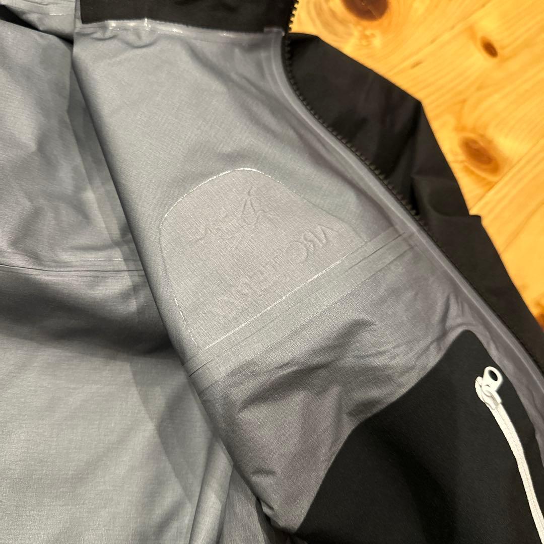 【あんしん鑑定】Arc'teryxアルファSVオルカ