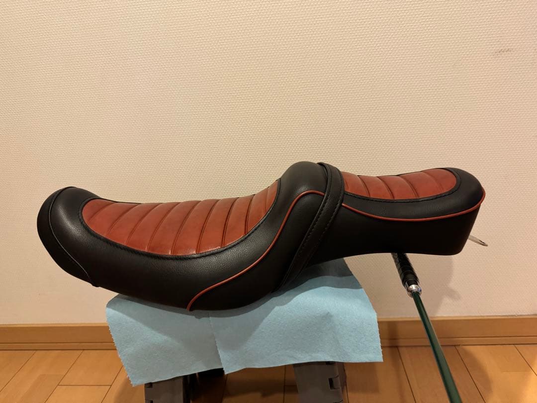 KandH スポーツスター　キング&クイーン　黒茶