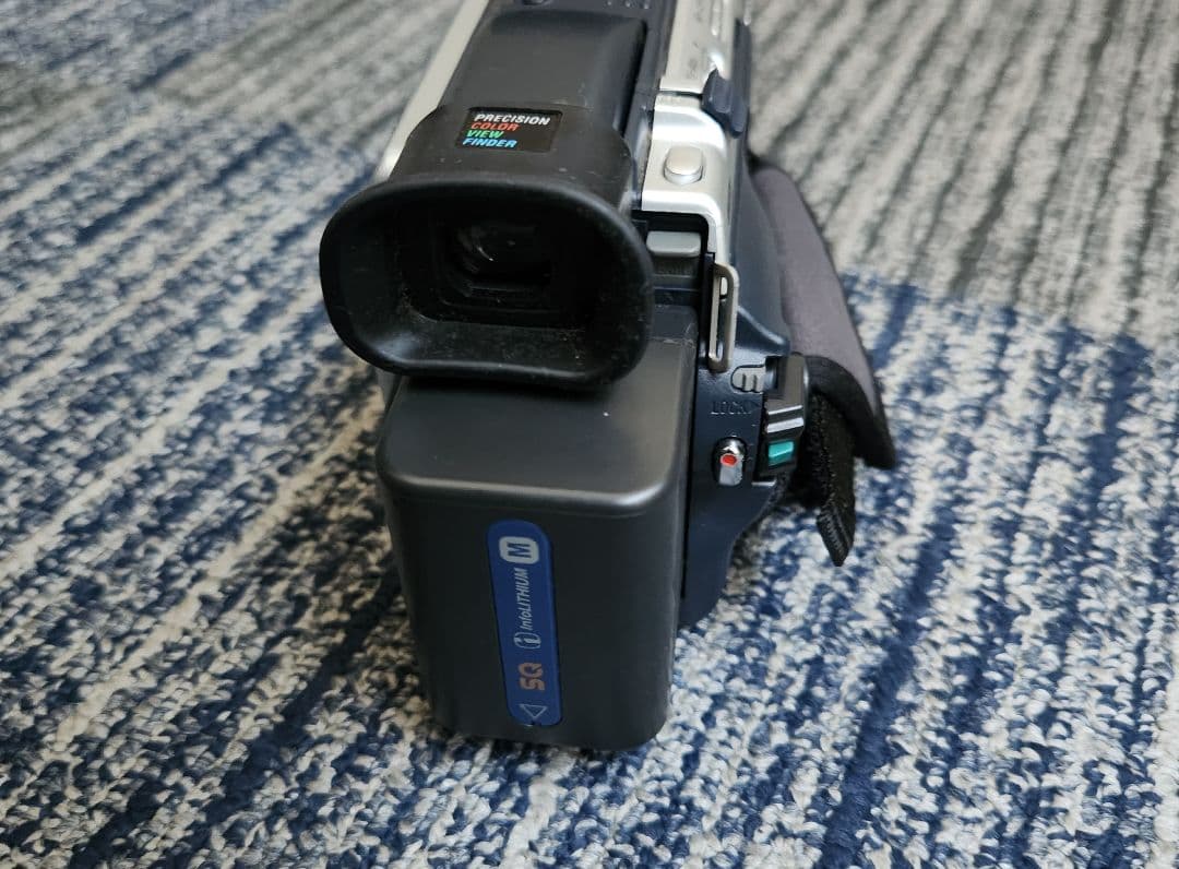 現状品 SONY DCR-TRV30 ソニー ハンディカム ビデオカメラ です。