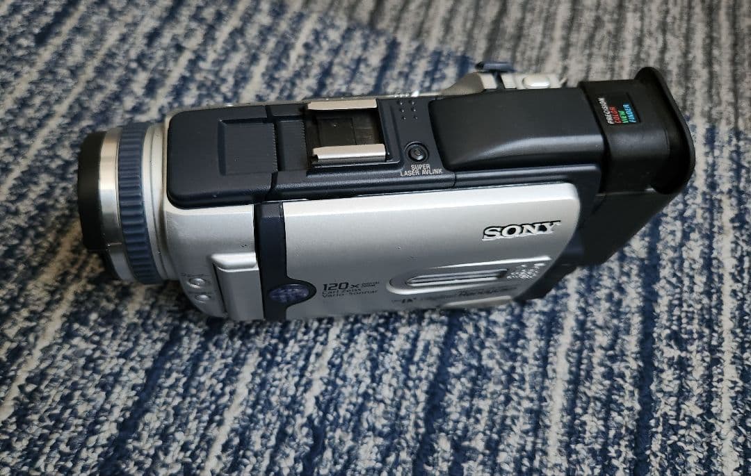 現状品 SONY DCR-TRV30 ソニー ハンディカム ビデオカメラ です。