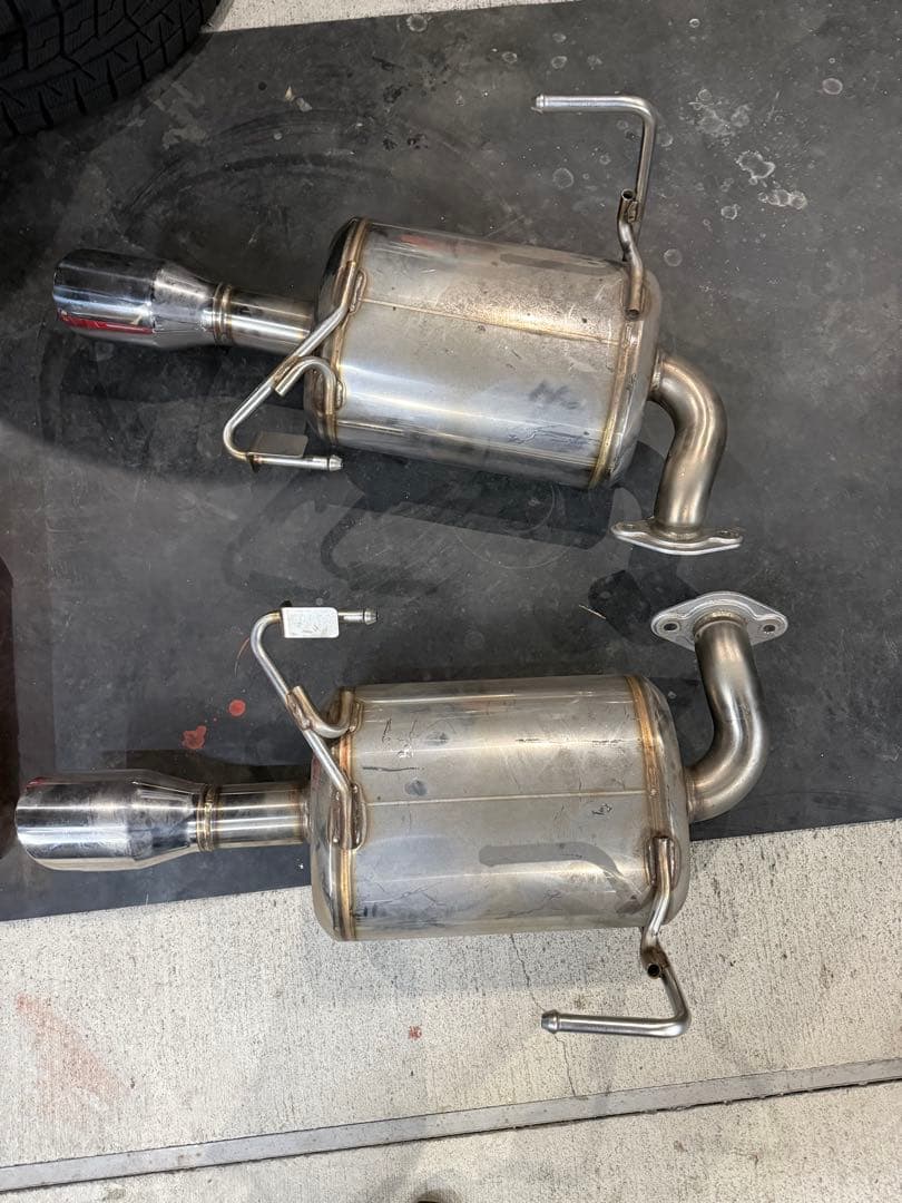 スバル　レヴォーグstiマフラー