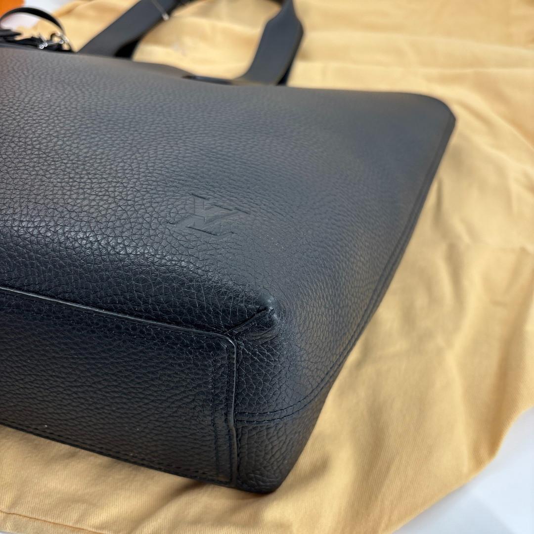 未使用 ルイヴィトン M52817 トリヨン カバ・ヴォワヤージュ トートバッグ