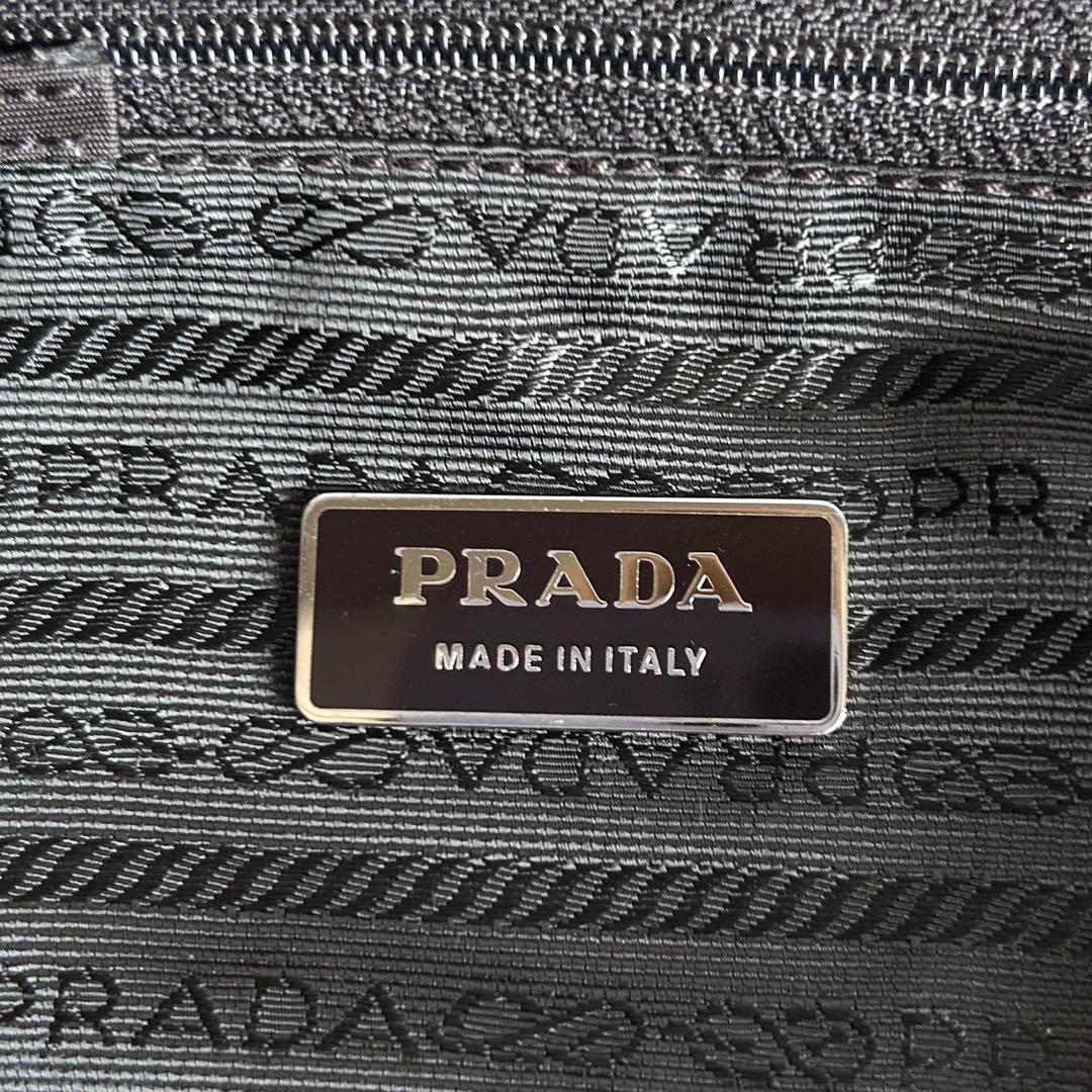プラダ メッセンジャーバッグ ショルダーバッグ 三角プレート ナイロン カーキ