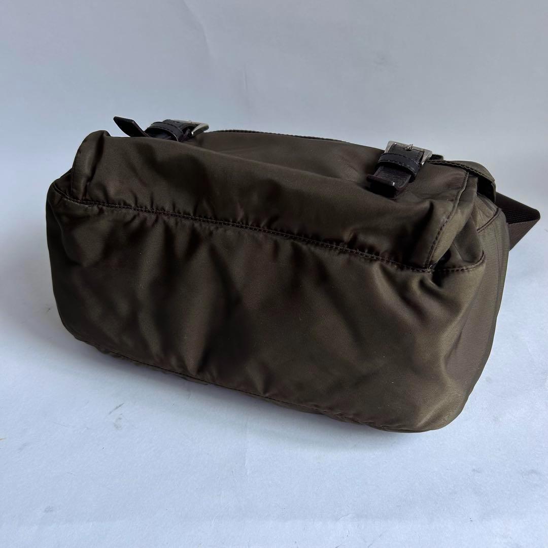 プラダ メッセンジャーバッグ ショルダーバッグ 三角プレート ナイロン カーキ