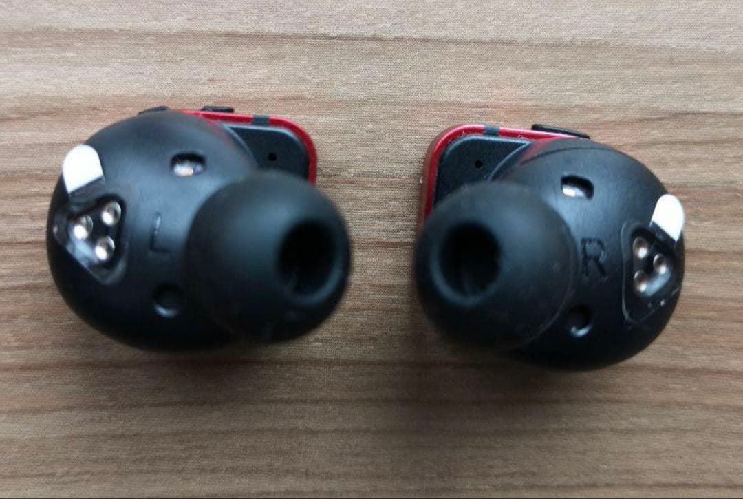 Mercedes-AMG ワイヤレスイヤホン　Master & Dynamic