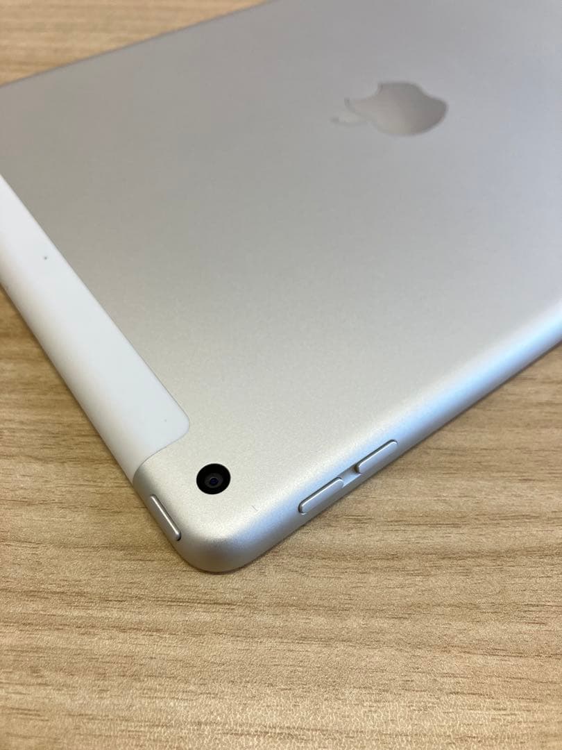 バッテリー劣化ナシ★iPad 第7世代 32GB Wi-Fi セルラー ドコモ