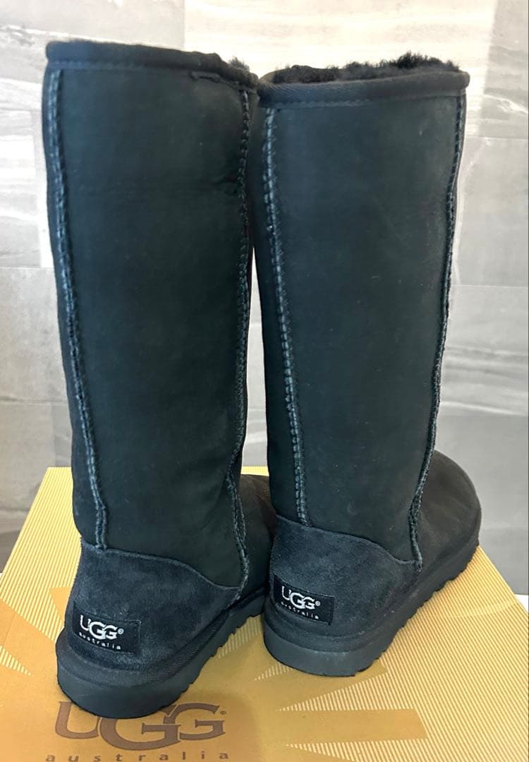 マキ⭐︎　UGG ブラック クラシックトールムートンブーツ　サイズ6