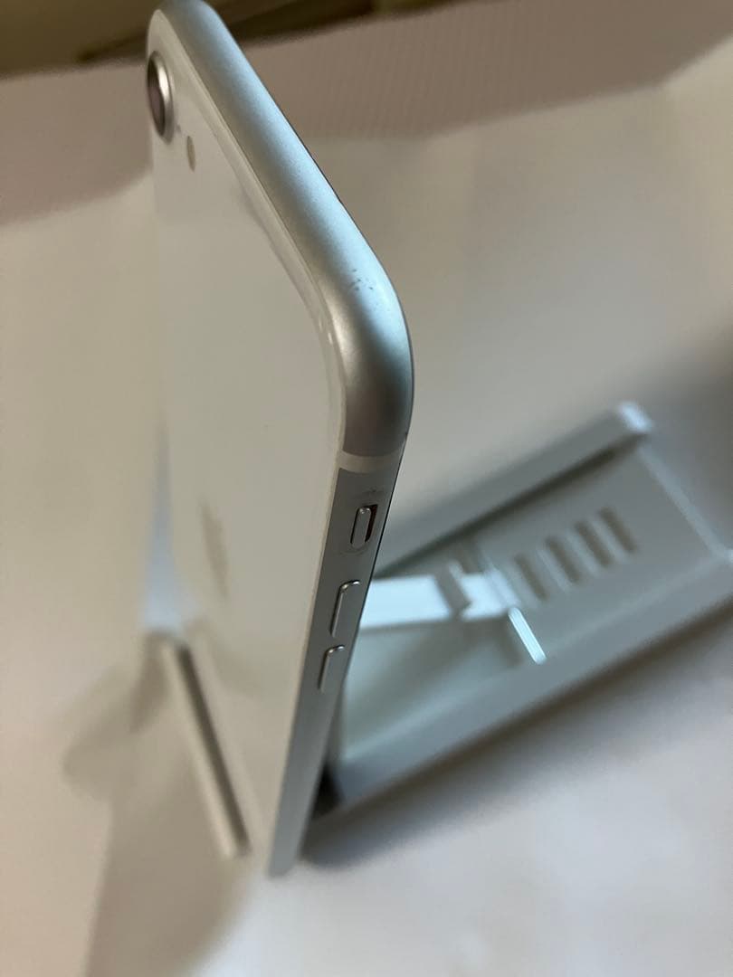 (値下げ) Apple iPhone SE第2世代　ホワイト