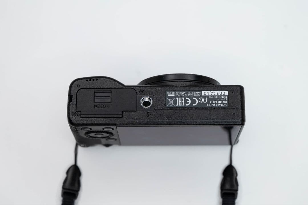 RICOH GR DIGITAL III 本体と付属品