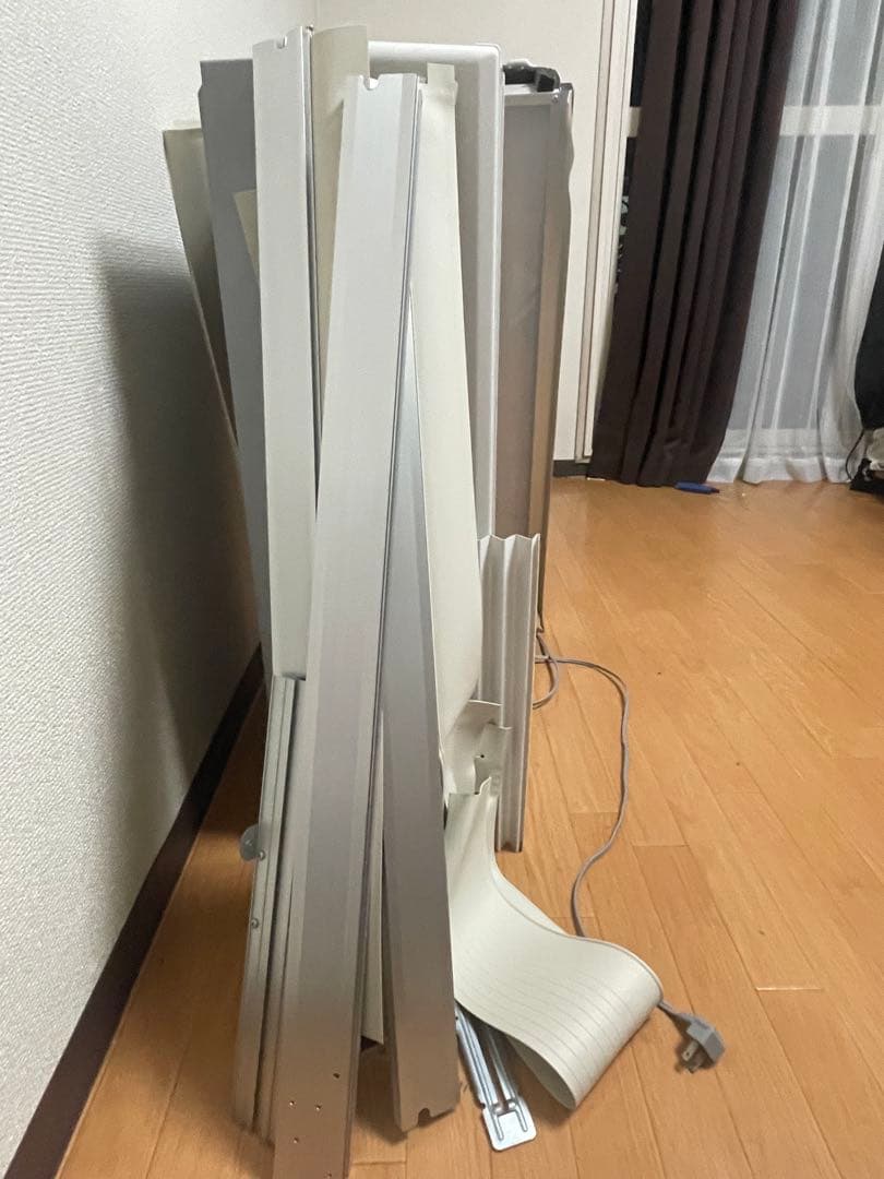 CORONA 窓用エアコン ホワイト　窓に取り付け