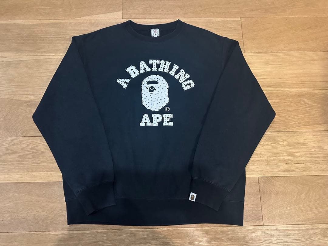 A BATHING APE スワロフスキー カレッジロゴ スウェット BLACK